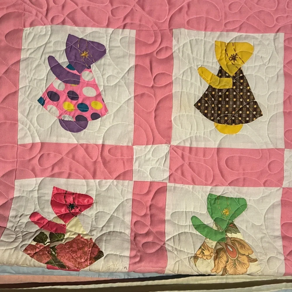 Vintage Hand Made Quilt Sunbonnet Sue Baby smaller thn Twin bigger than toddler - Picture 2 of 3